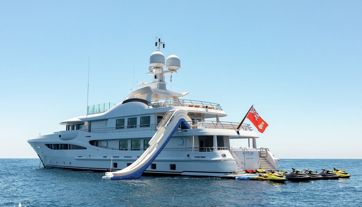 LA MIRAGE yacht charter 2
