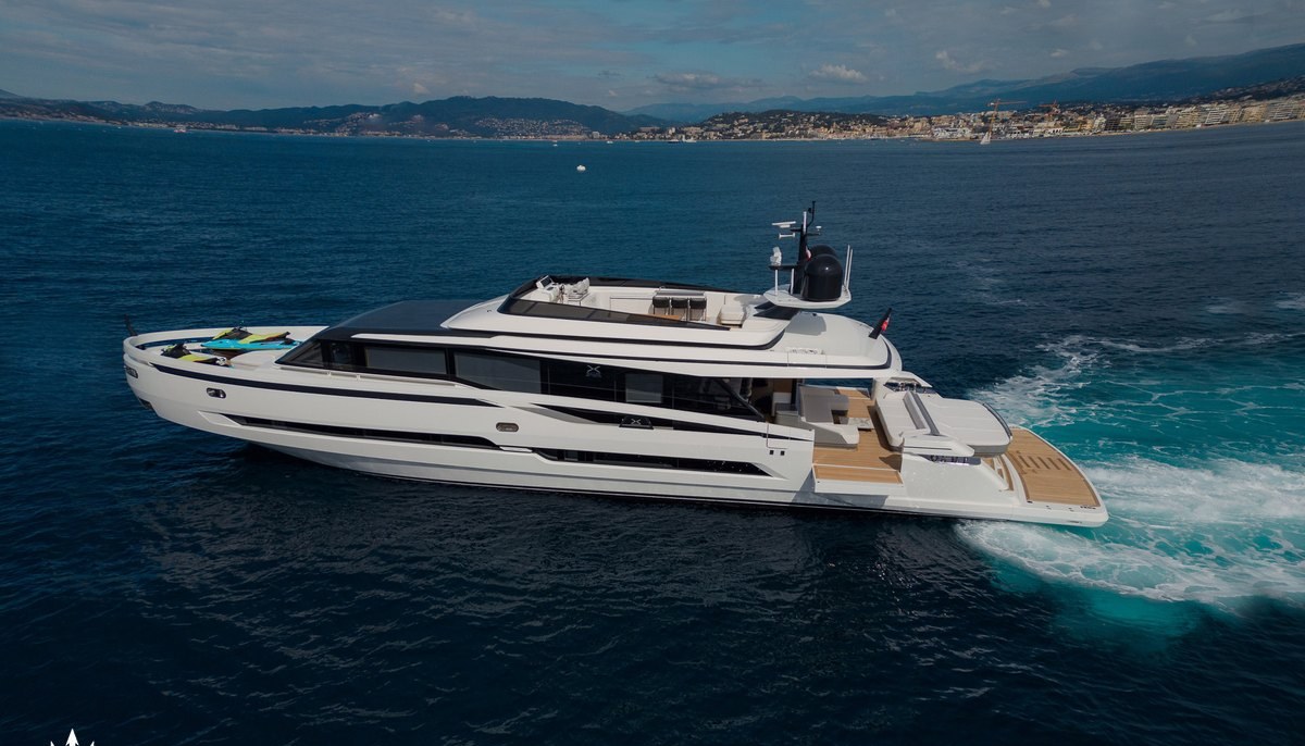 MINI K2 yacht charter 2
