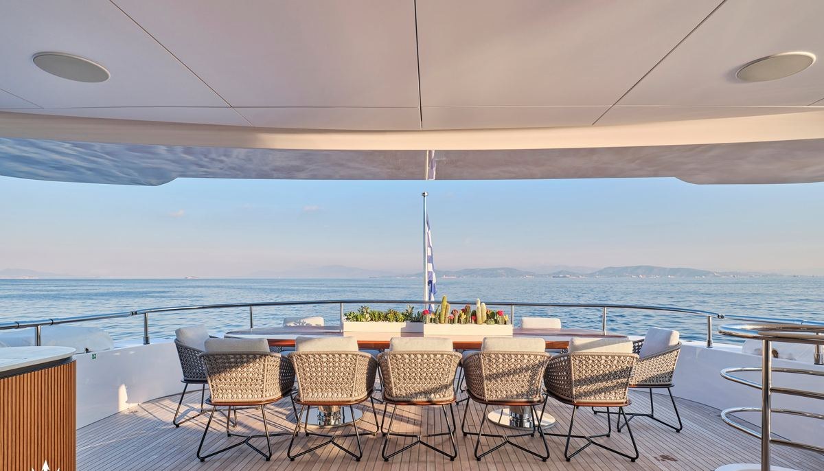 MAESTRO yacht charter 5