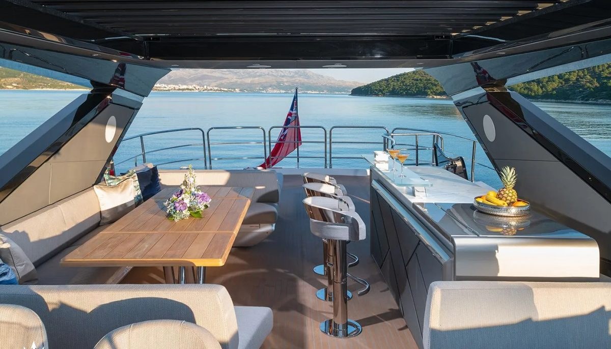 MOWANA yacht charter 5