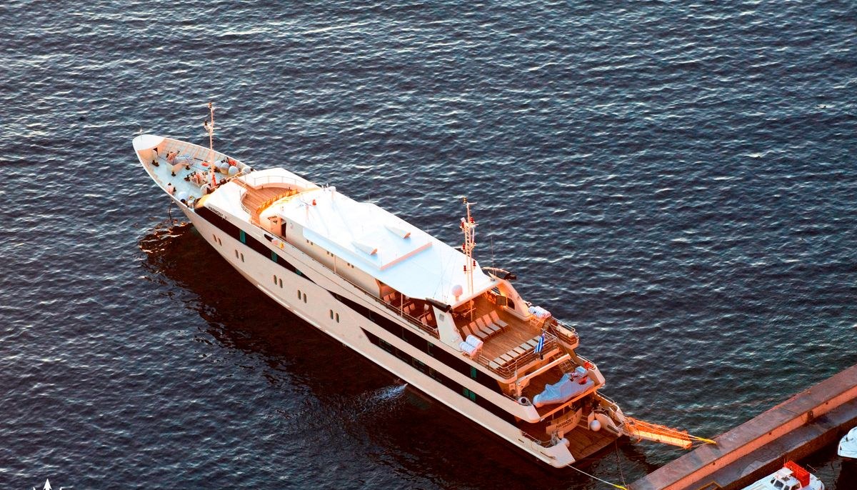 HARMONY V yacht charter 3