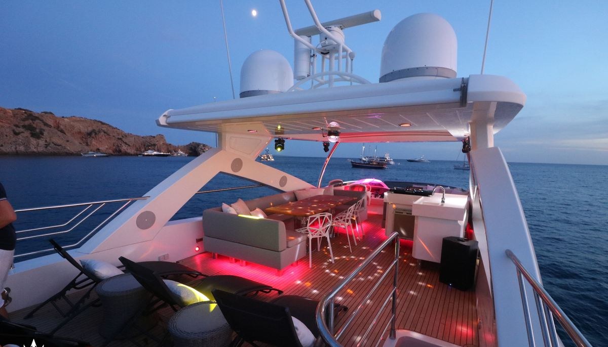 LI-JOR yacht charter 5