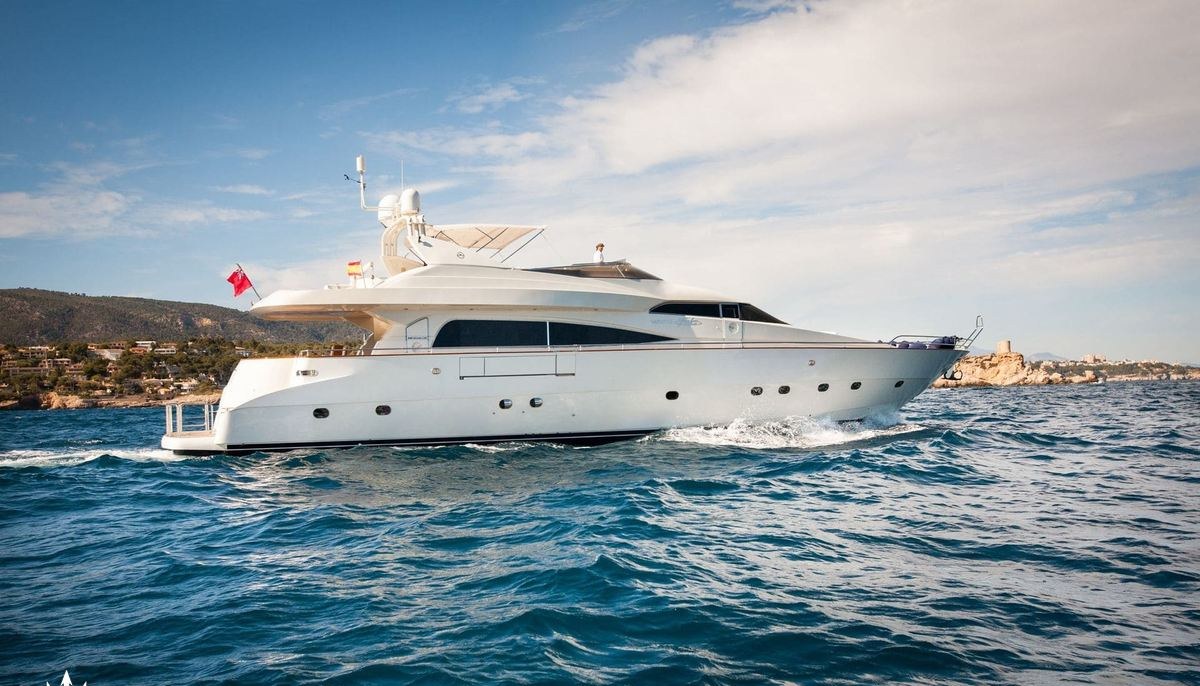 WHITE FANG yacht charter 2