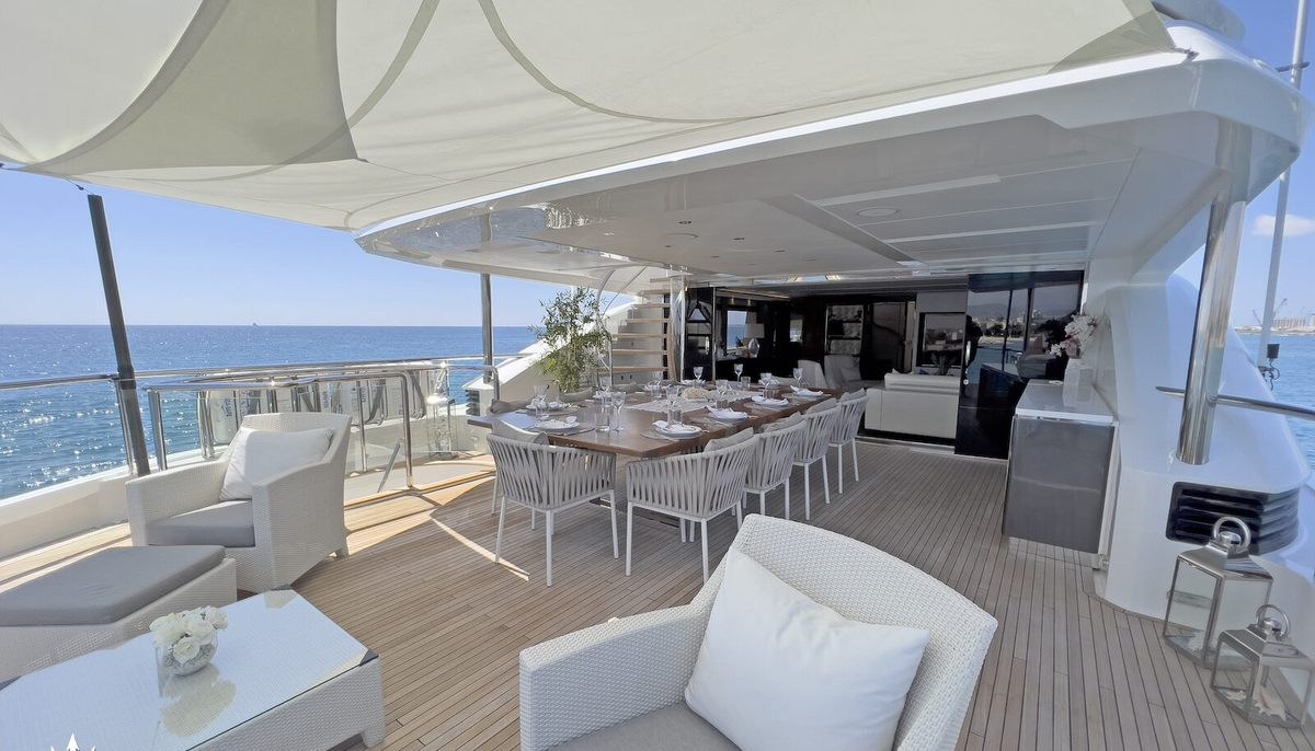 LE VERSEAU yacht charter 5
