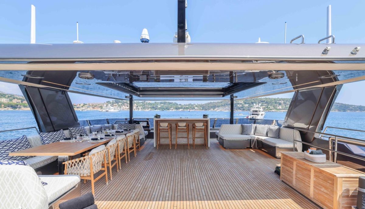 AMITATU yacht charter 4