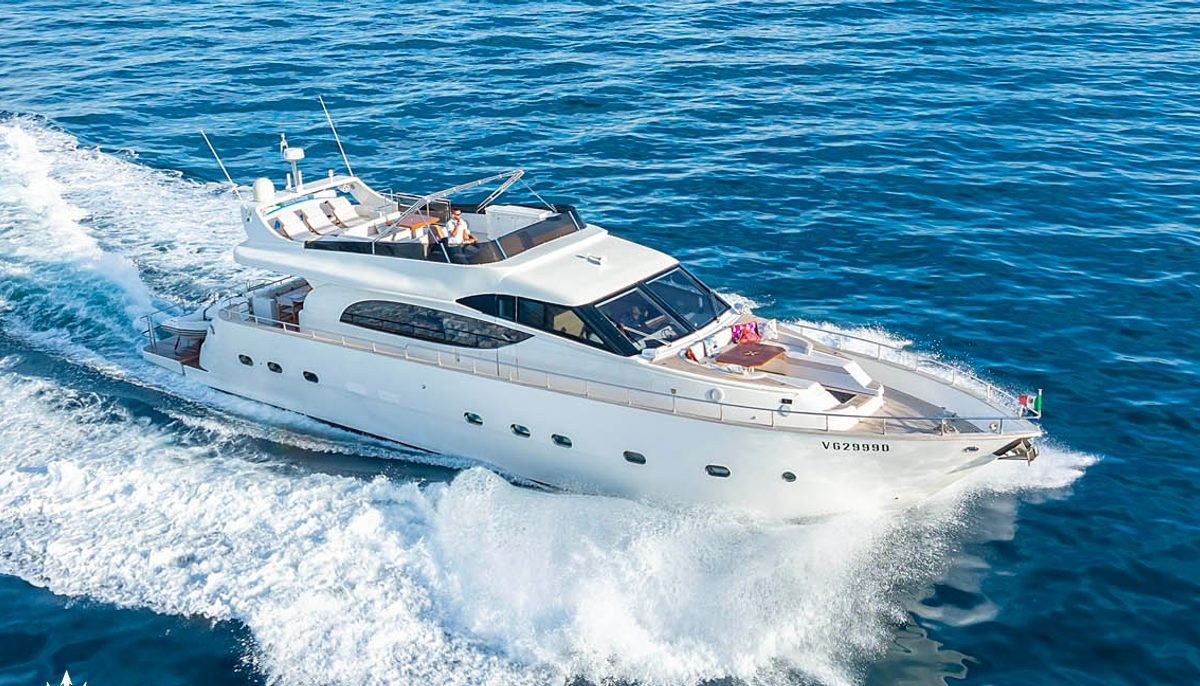 LA CHICCA yacht charter 2