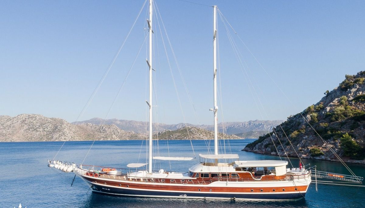 HALCON DEL MAR yacht charter 2