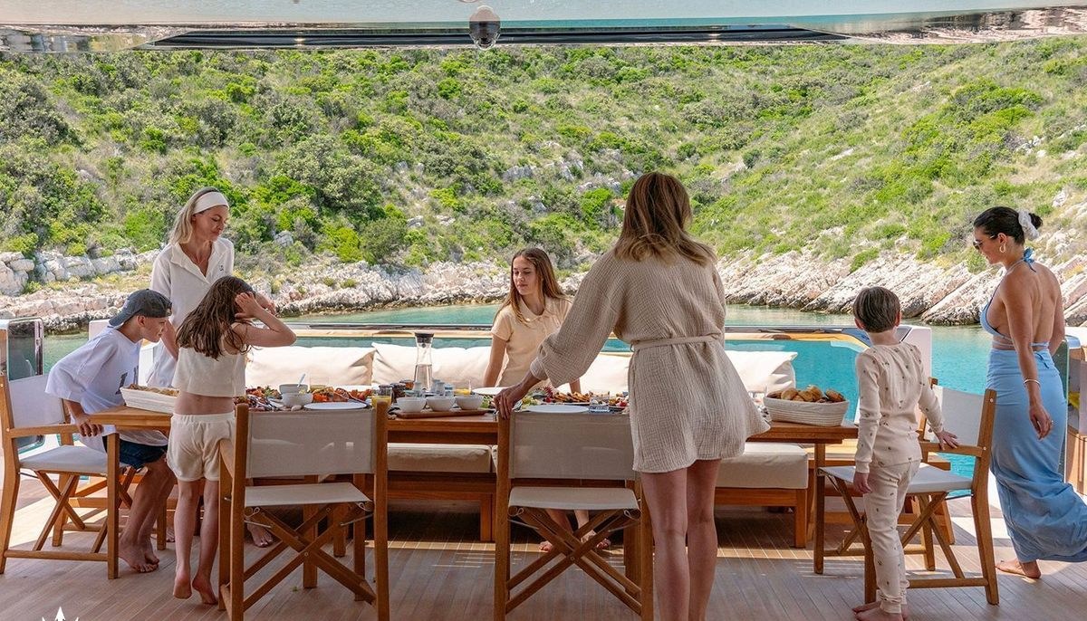 EROLIA yacht charter 5