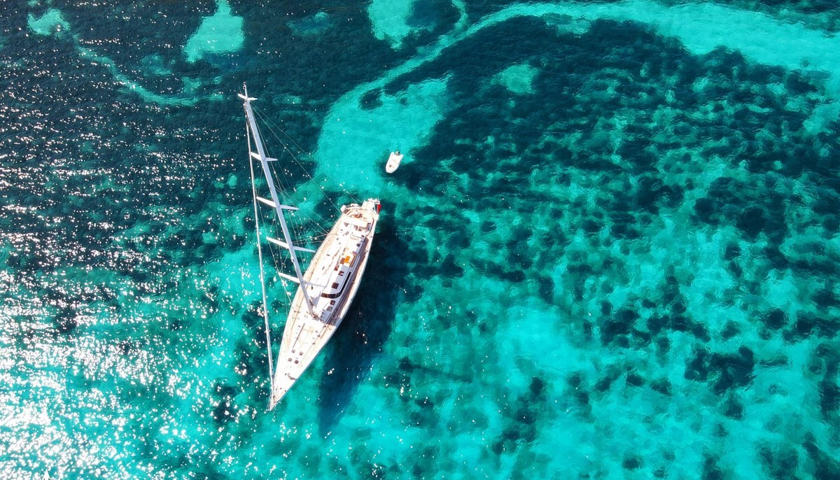 YQUEM yacht charter 4