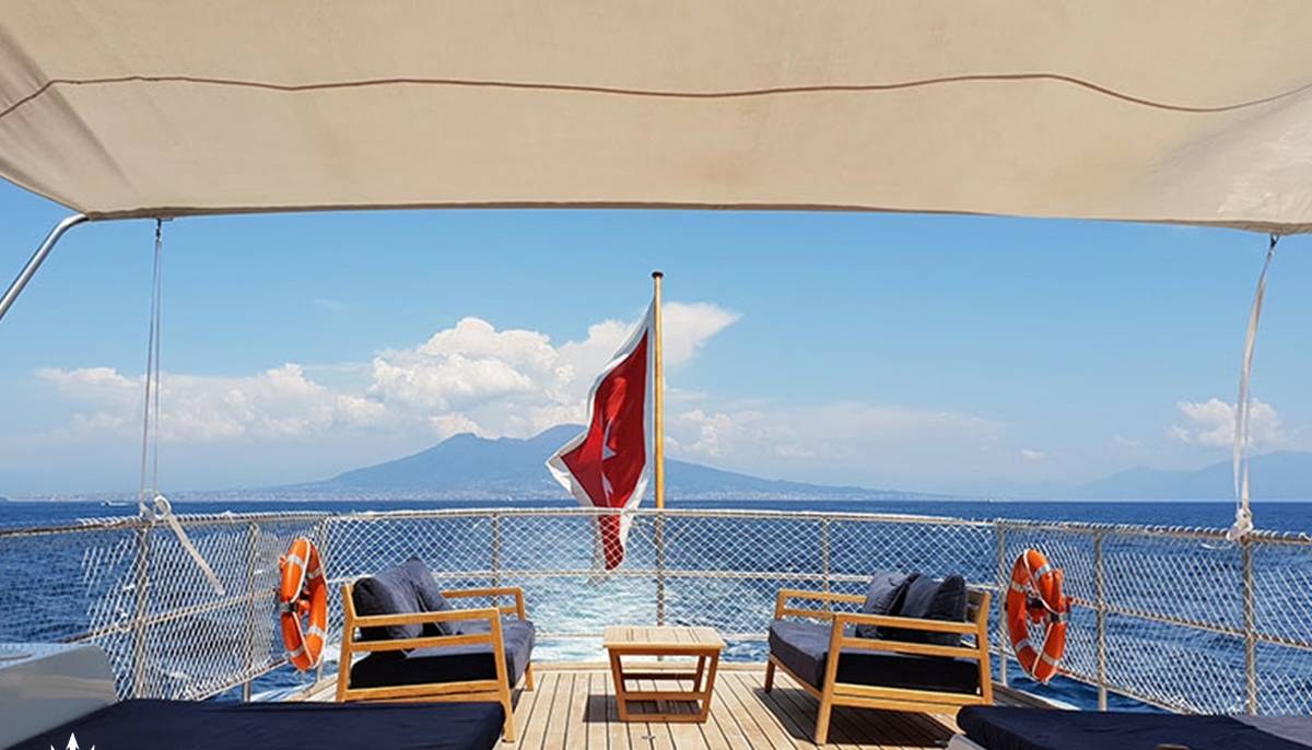 PERSUADER yacht charter 4