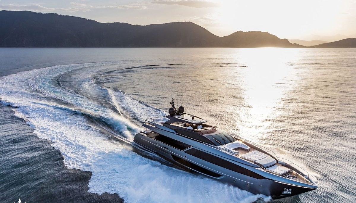 DON'T WORRY yacht charter 2