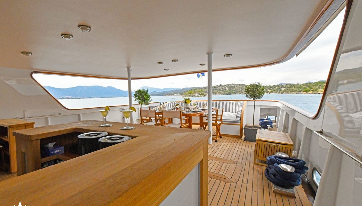 SOMETHING COOL yacht charter 3