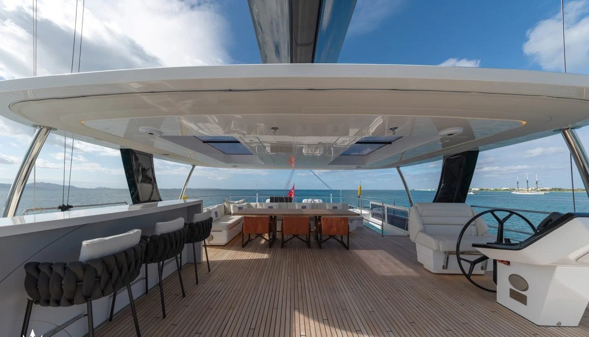 BELLDIA yacht charter 4