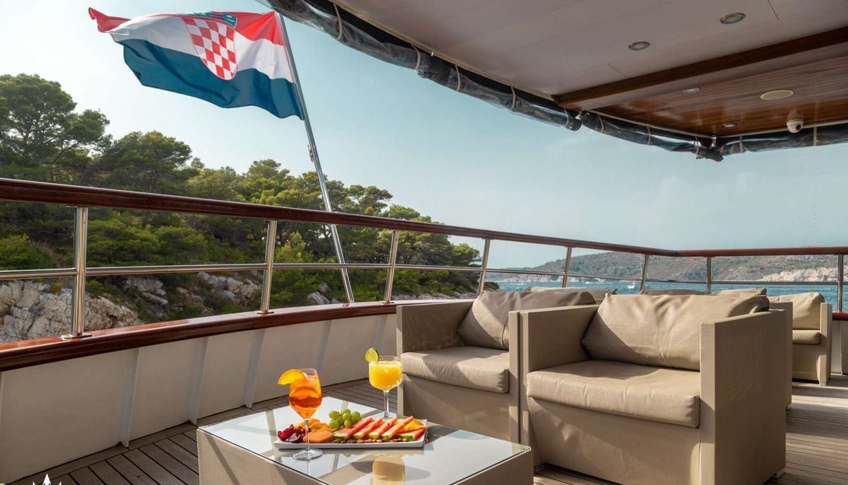 ALMISSA yacht charter 5
