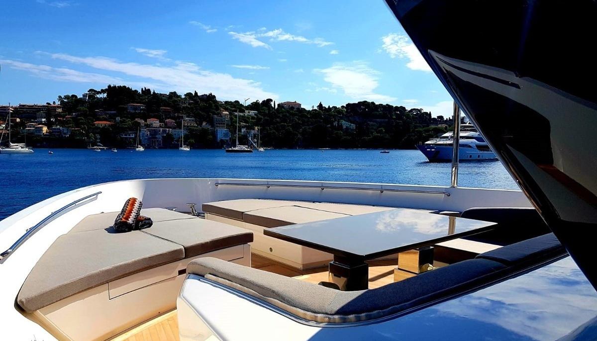 DRAGONFLY I yacht charter 4