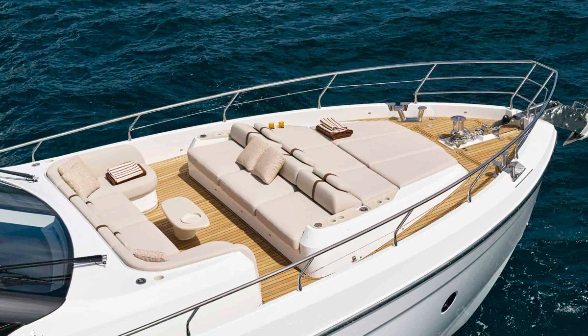 EXPLORA yacht charter 3