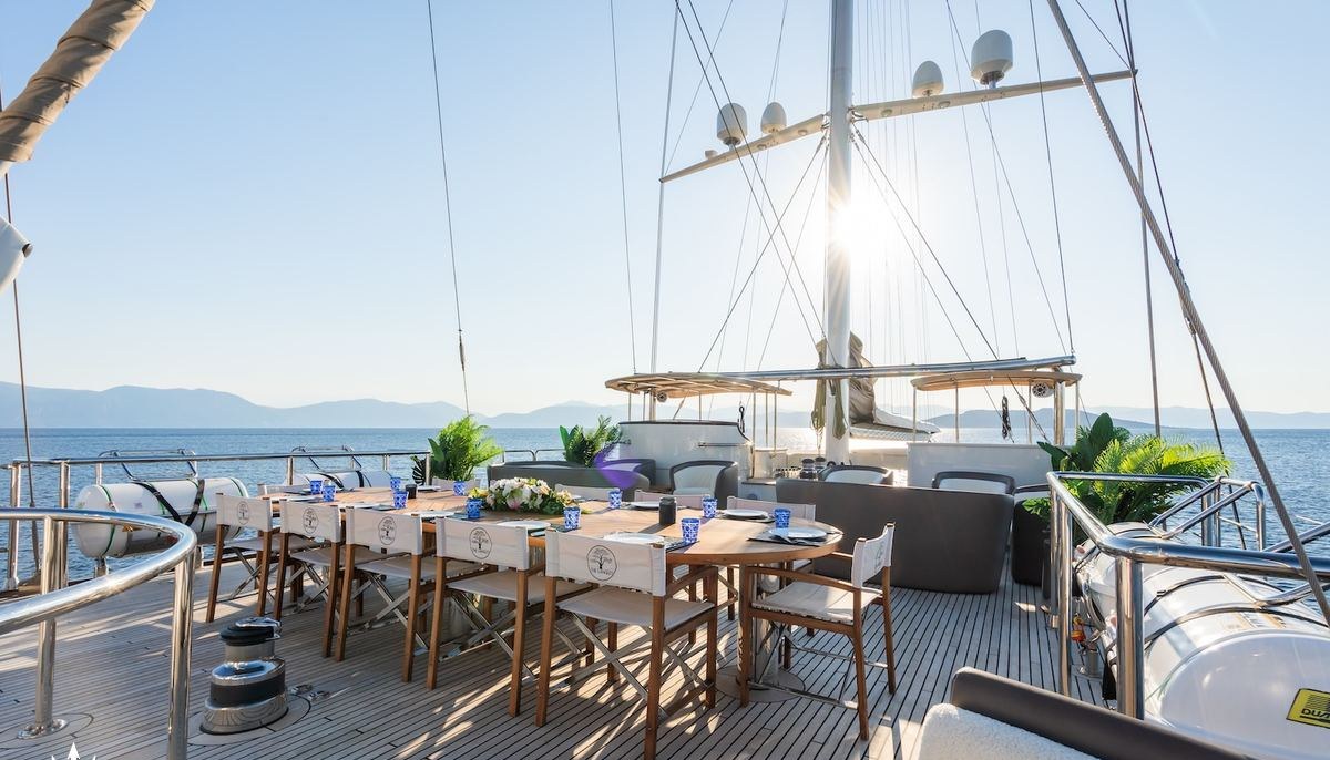 THE LANGLEY yacht charter 4