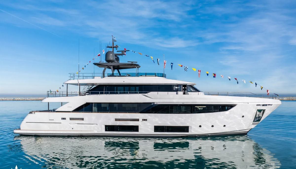 UPSTREAM yacht charter 2