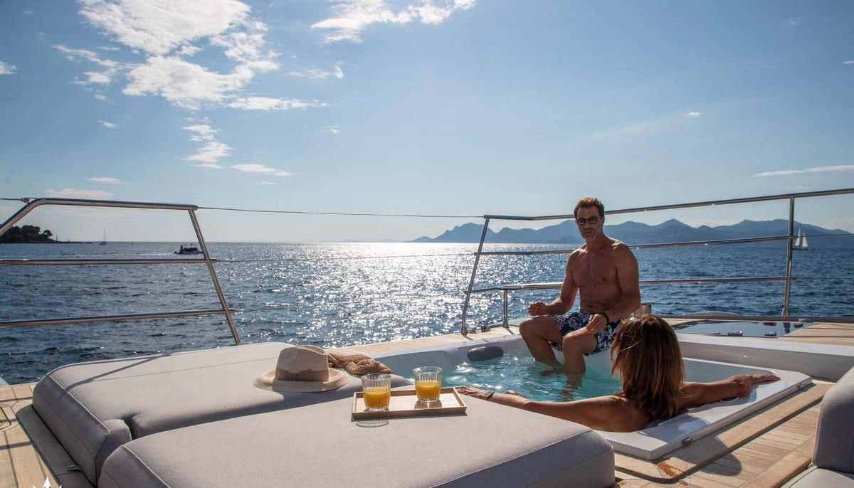 CHRISTAL MIO yacht charter 3