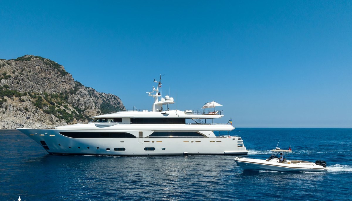 LADY I yacht charter 2