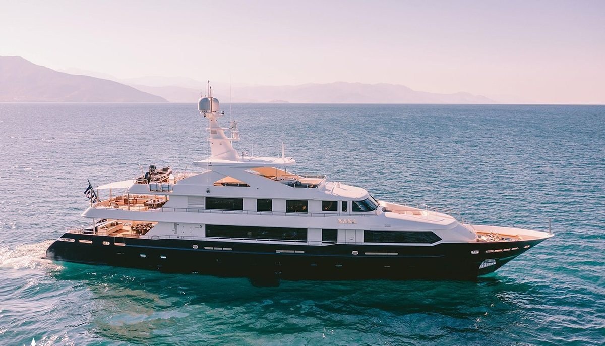 XANA yacht charter 2