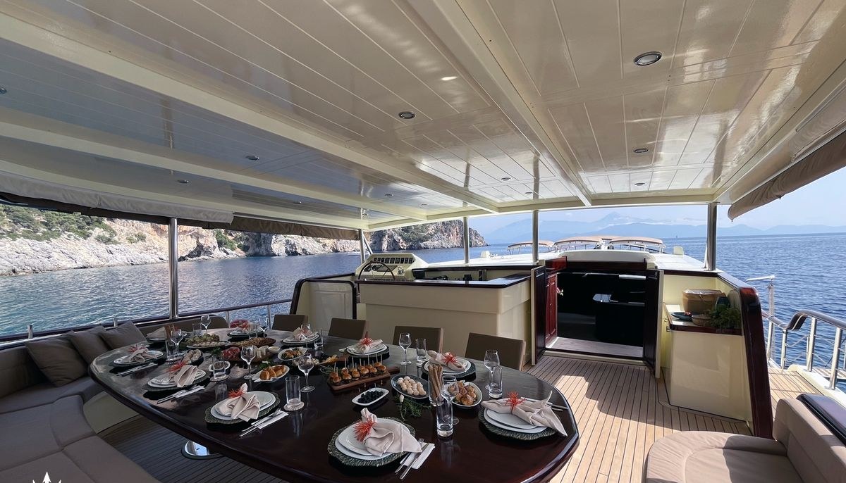 ALWAYS SMILE yacht charter 4