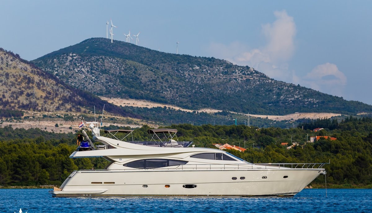 QUO VADIS I yacht charter 2