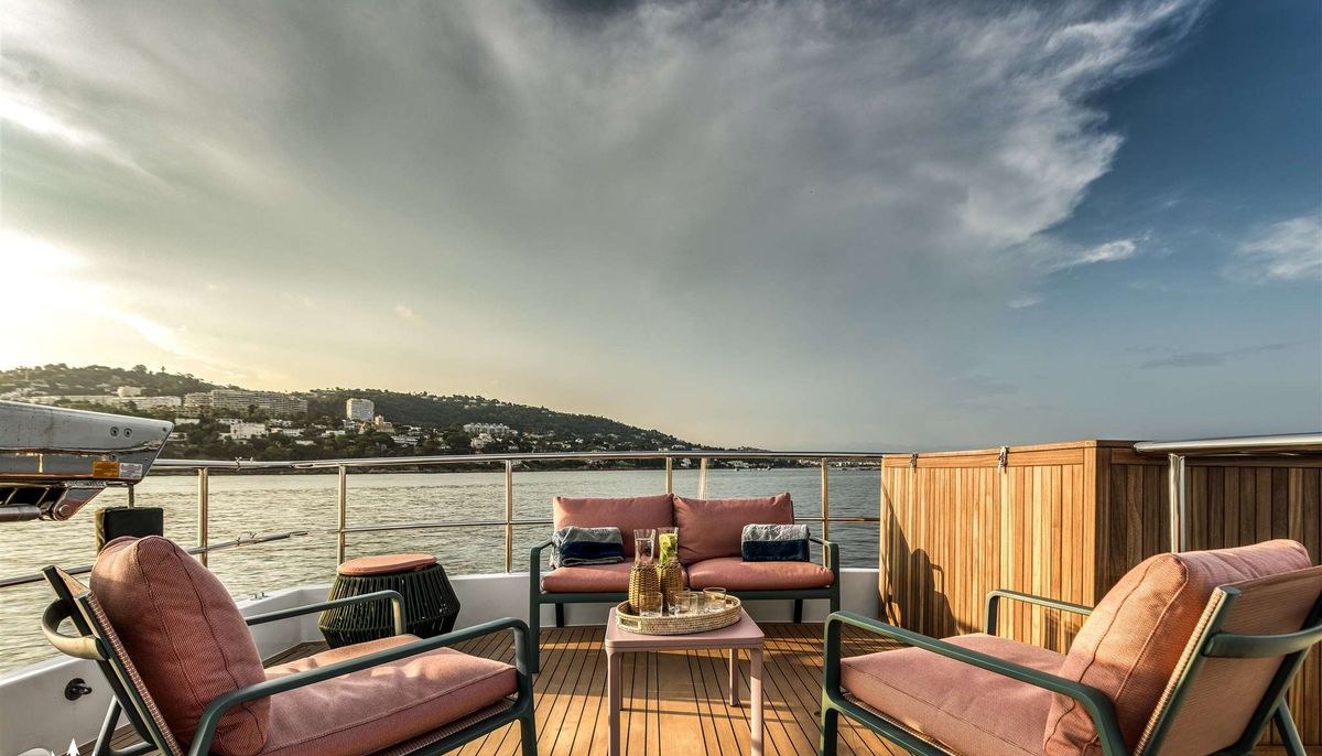 ARAOK II yacht charter 5