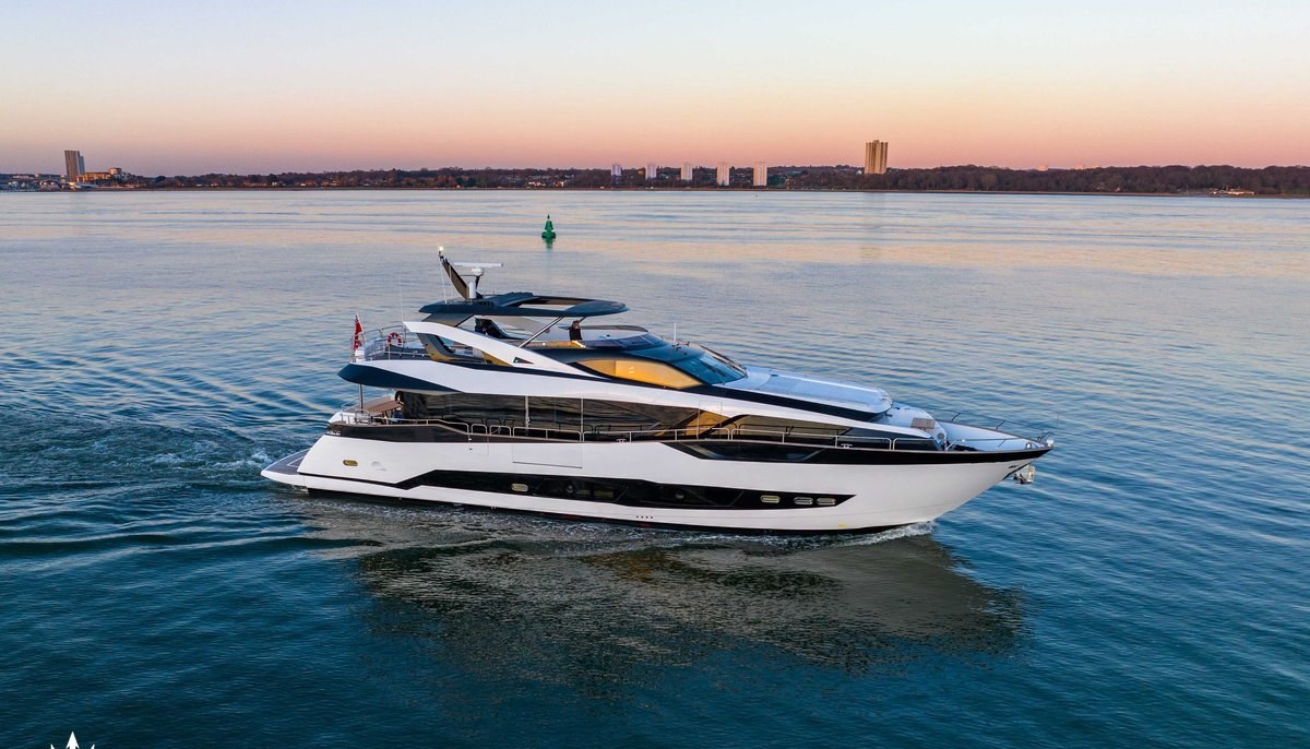 BLUE INFINITY ONE yacht charter 2