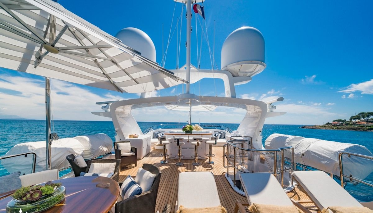 AURA yacht charter 4