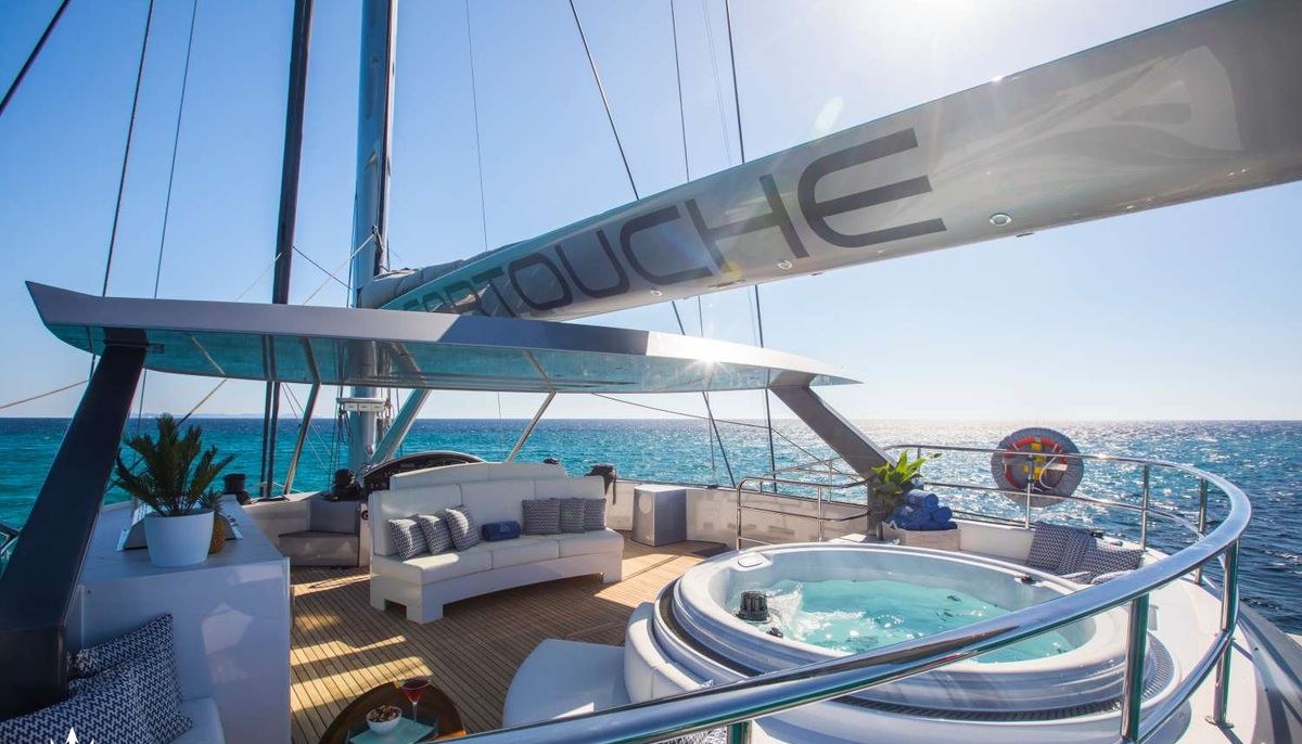 CARTOUCHE yacht charter 4