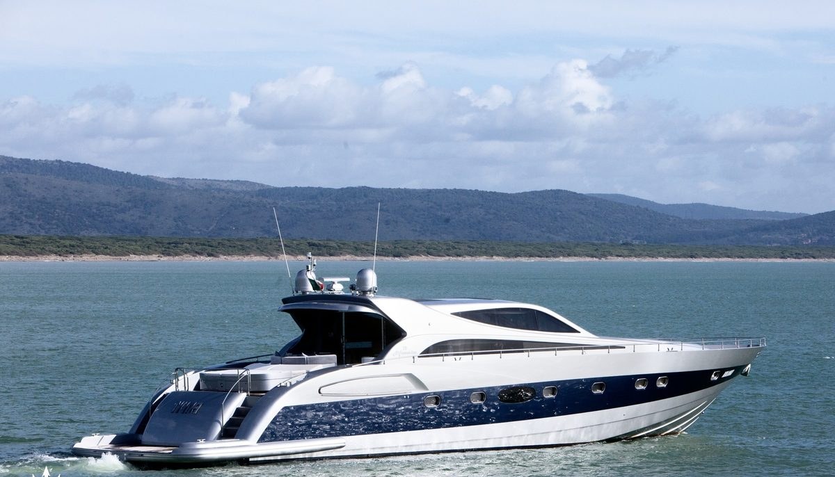 TIUNA yacht charter 4