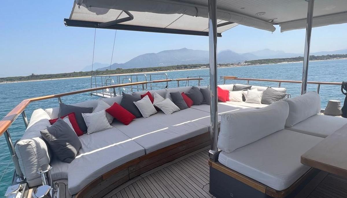 AYO yacht charter 4
