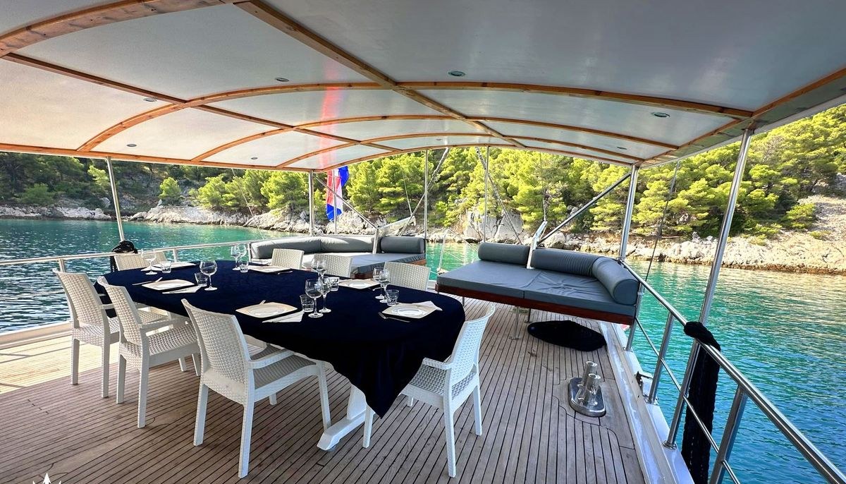 SIRENA yacht charter 4