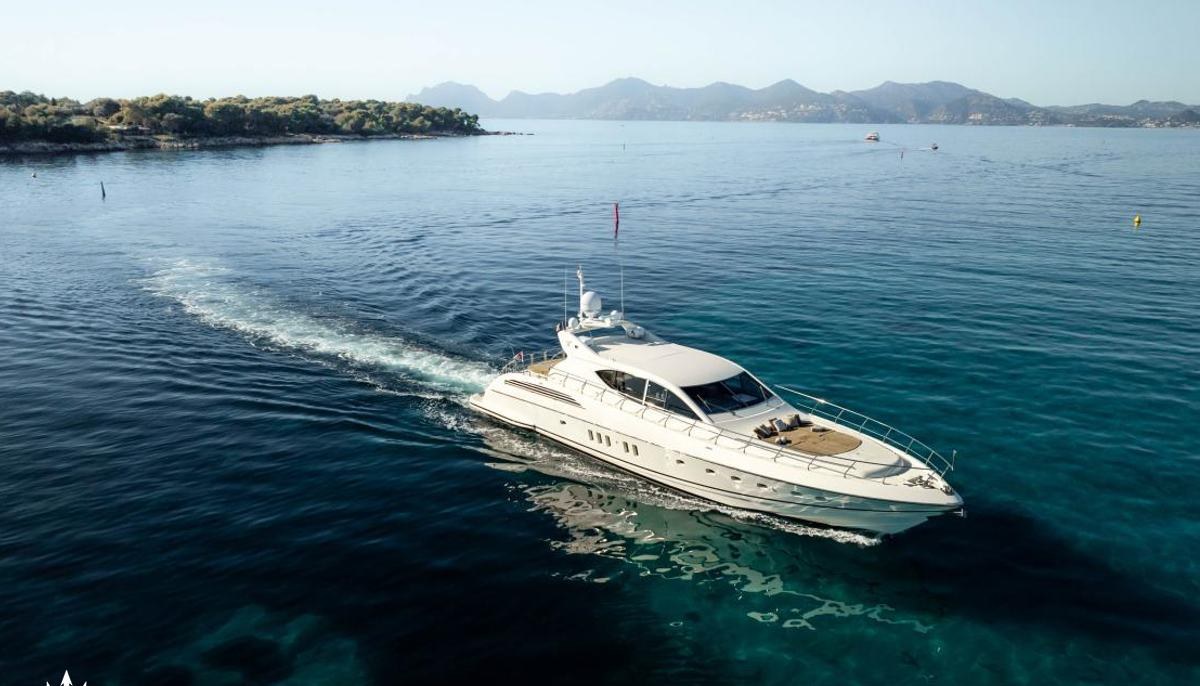 BEST MOUNTAIN yacht charter 2