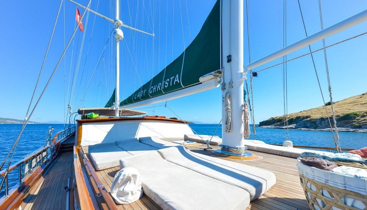 LADY CHRISTA yacht charter 4
