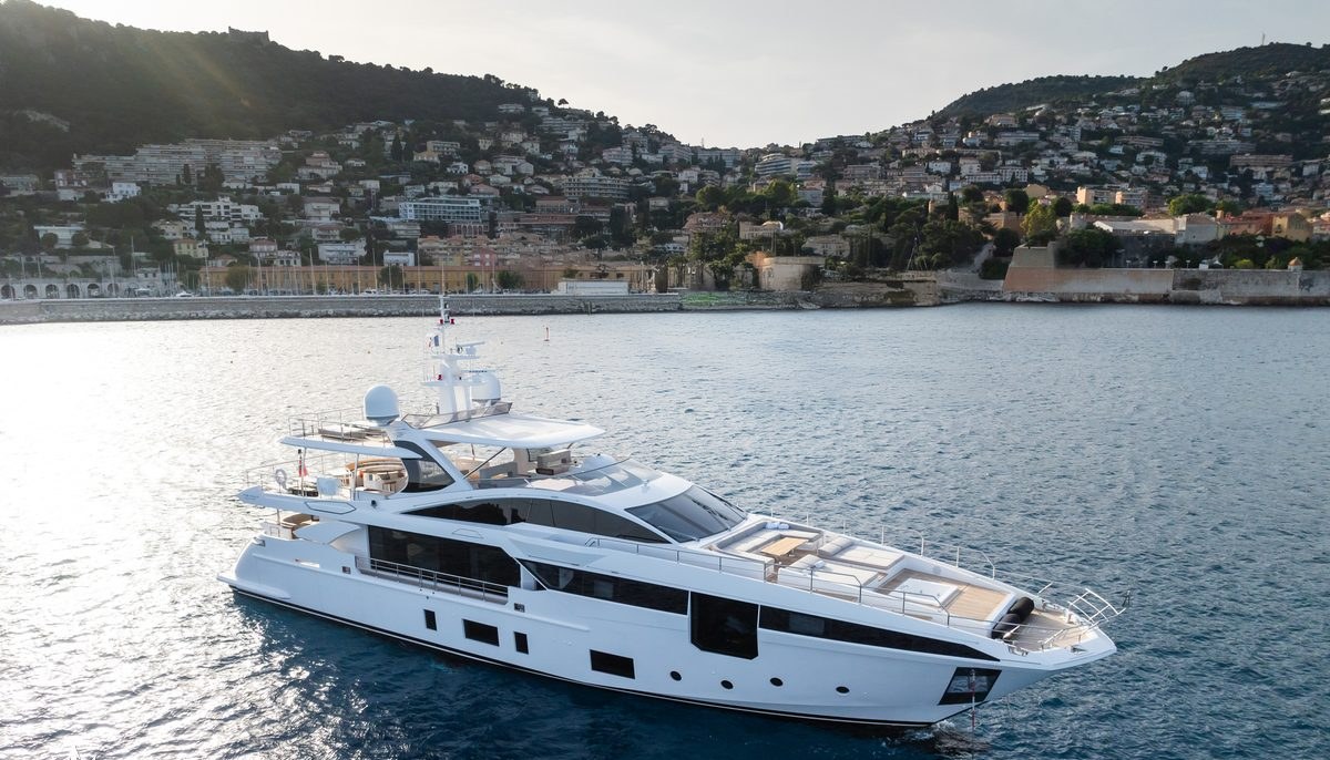 OWO yacht charter 2