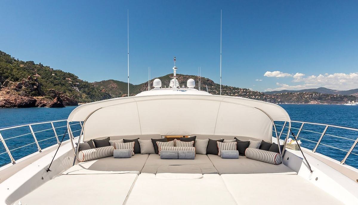 BEACHOUSE yacht charter 3