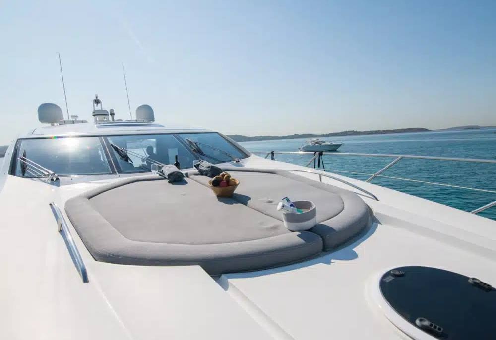 ELENTARI yacht charter 3