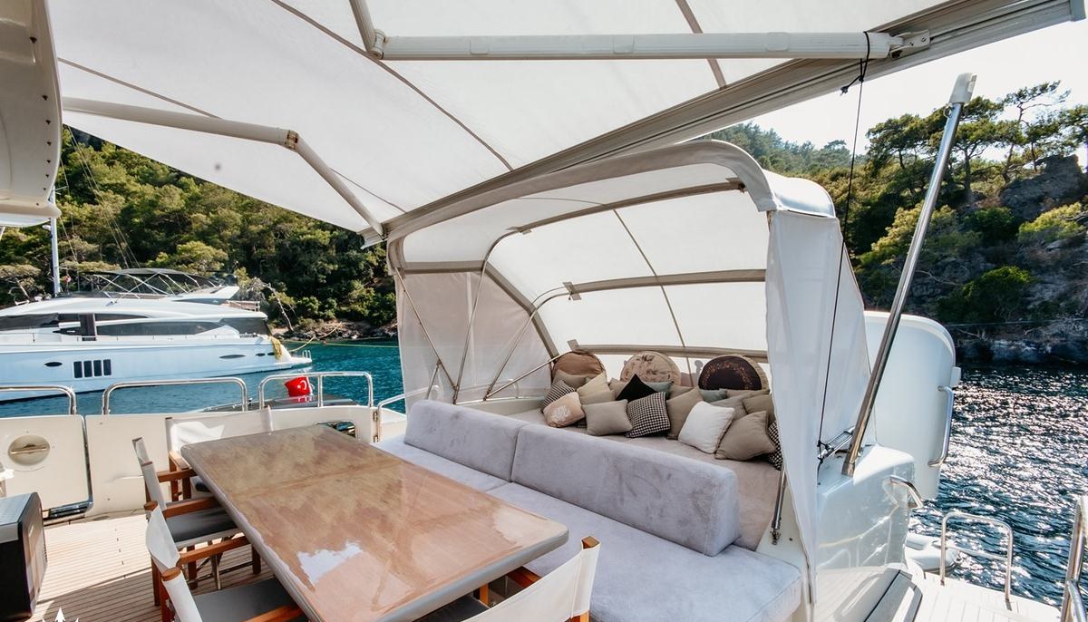 SOMAFIX yacht charter 4