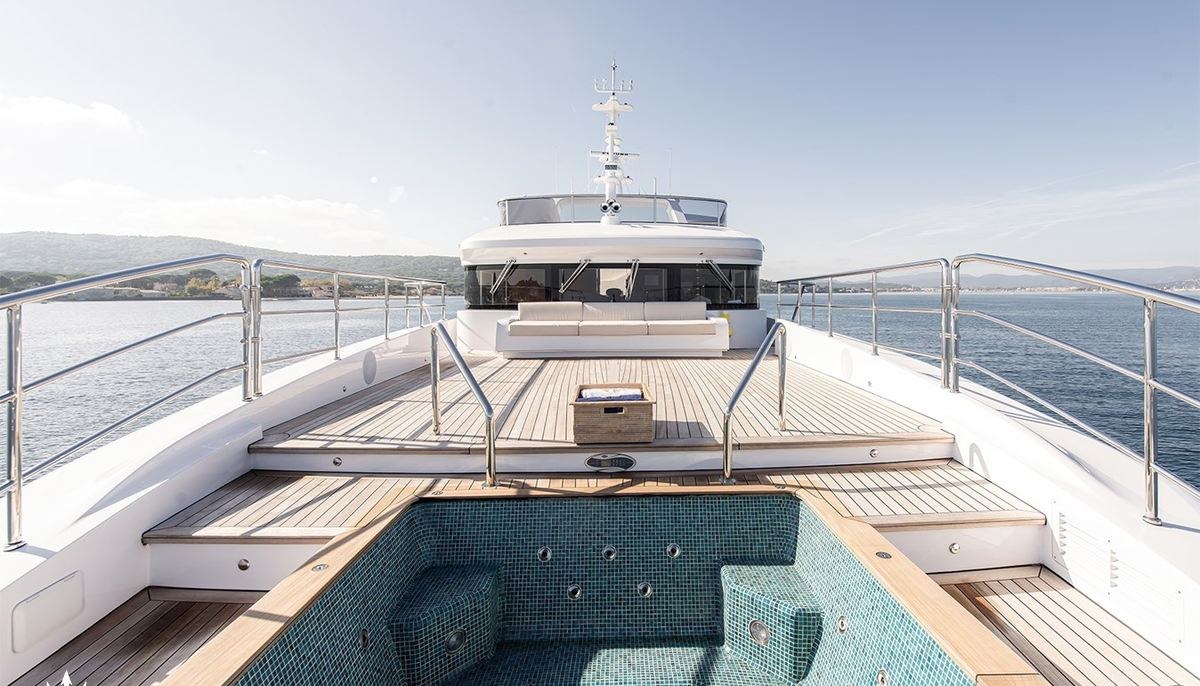 TONIC BLUE yacht charter 3