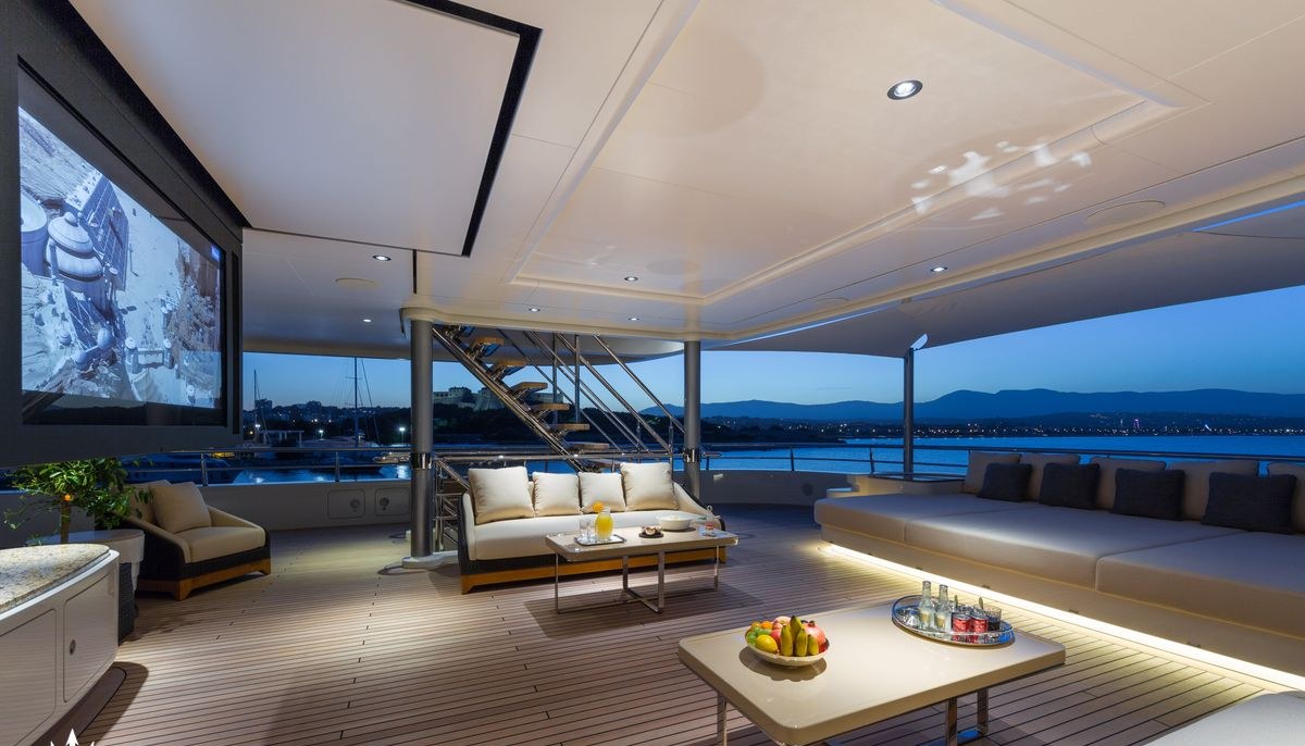 ROMEA yacht charter 5