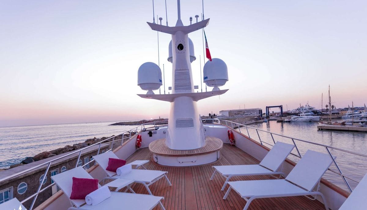DENEB'S DAUGHTERS yacht charter 3