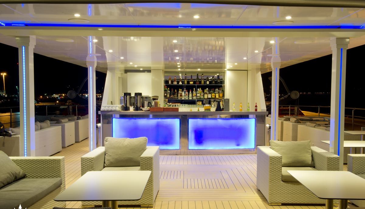 VARIETY VOYAGER yacht charter 5