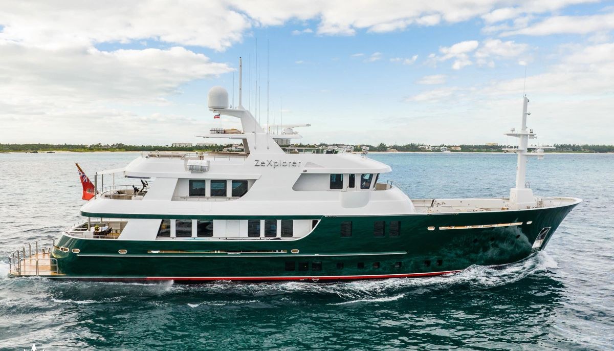 ARYA yacht charter 2