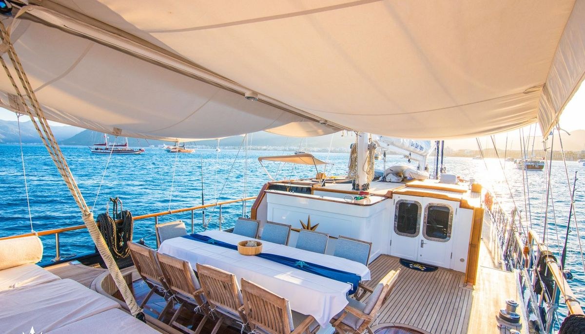 DEA DEL MARE yacht charter 5