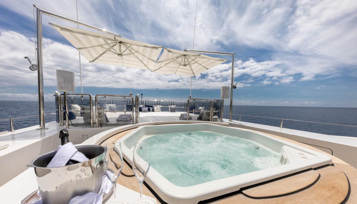 COME PRIMA yacht charter 4