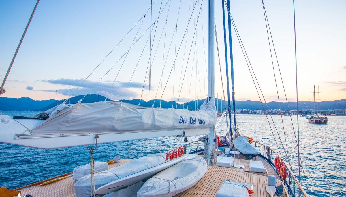 DEA DEL MARE yacht charter 3