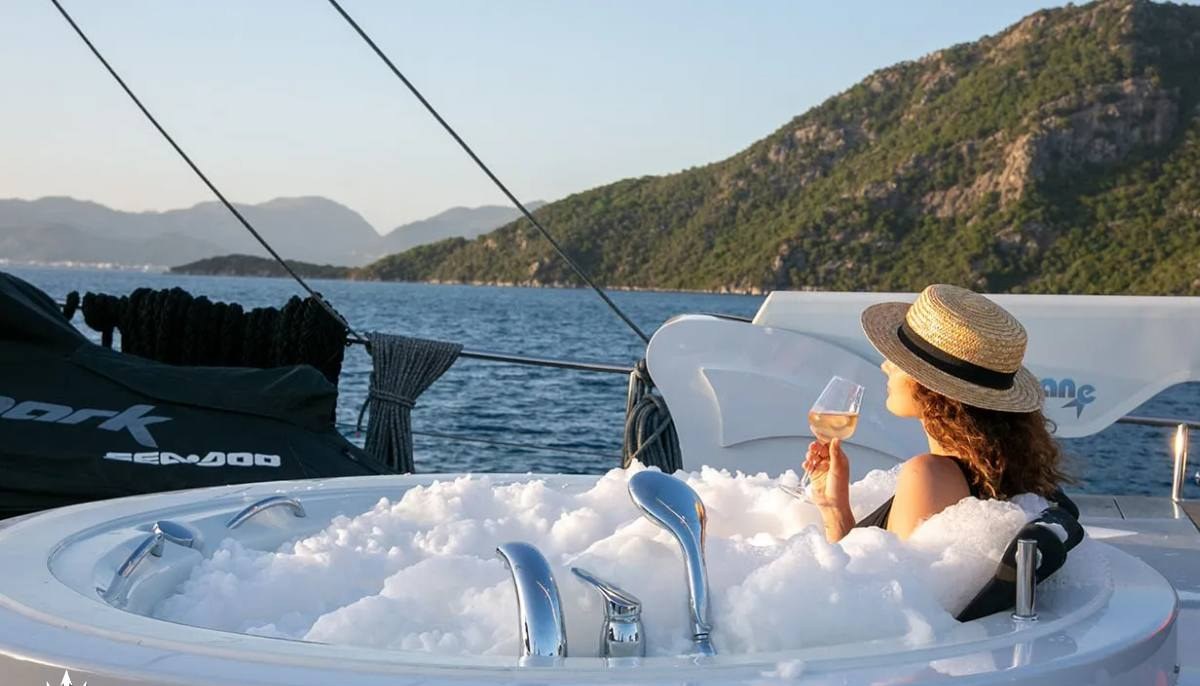 GOOD LIFE yacht charter 4
