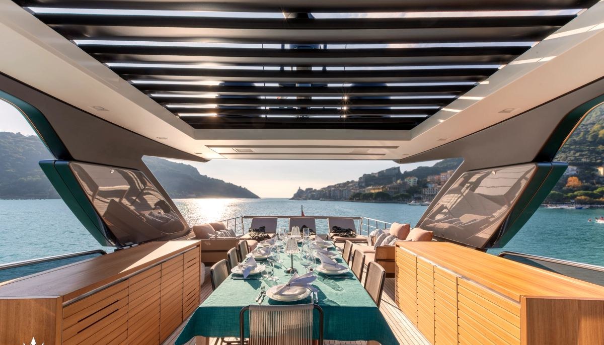 QUEEN MARTINA yacht charter 4
